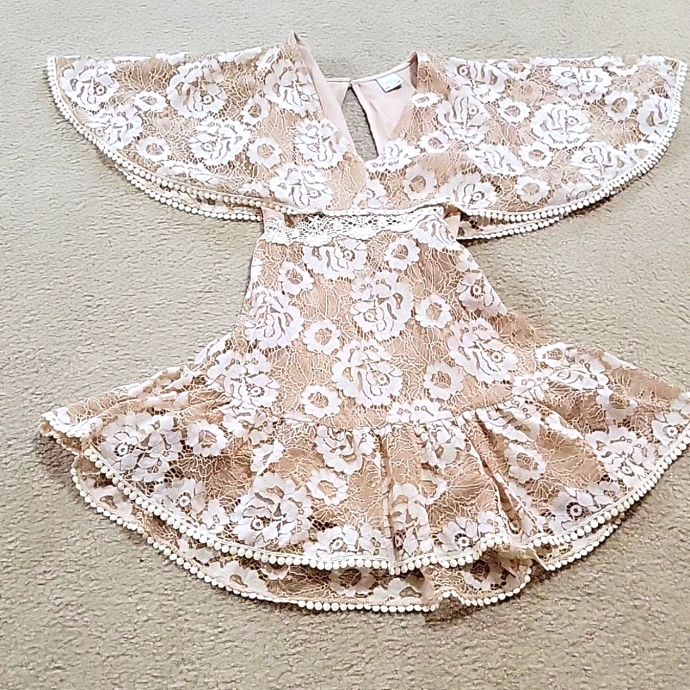 Vintage lace butterfly wing Flare bottom dress by Selfie Leslie USA M. Aus 10